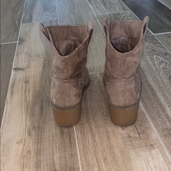 Merona Sz 8 Ankle Boots light Tan Faux Suede - Picture 4 of 8